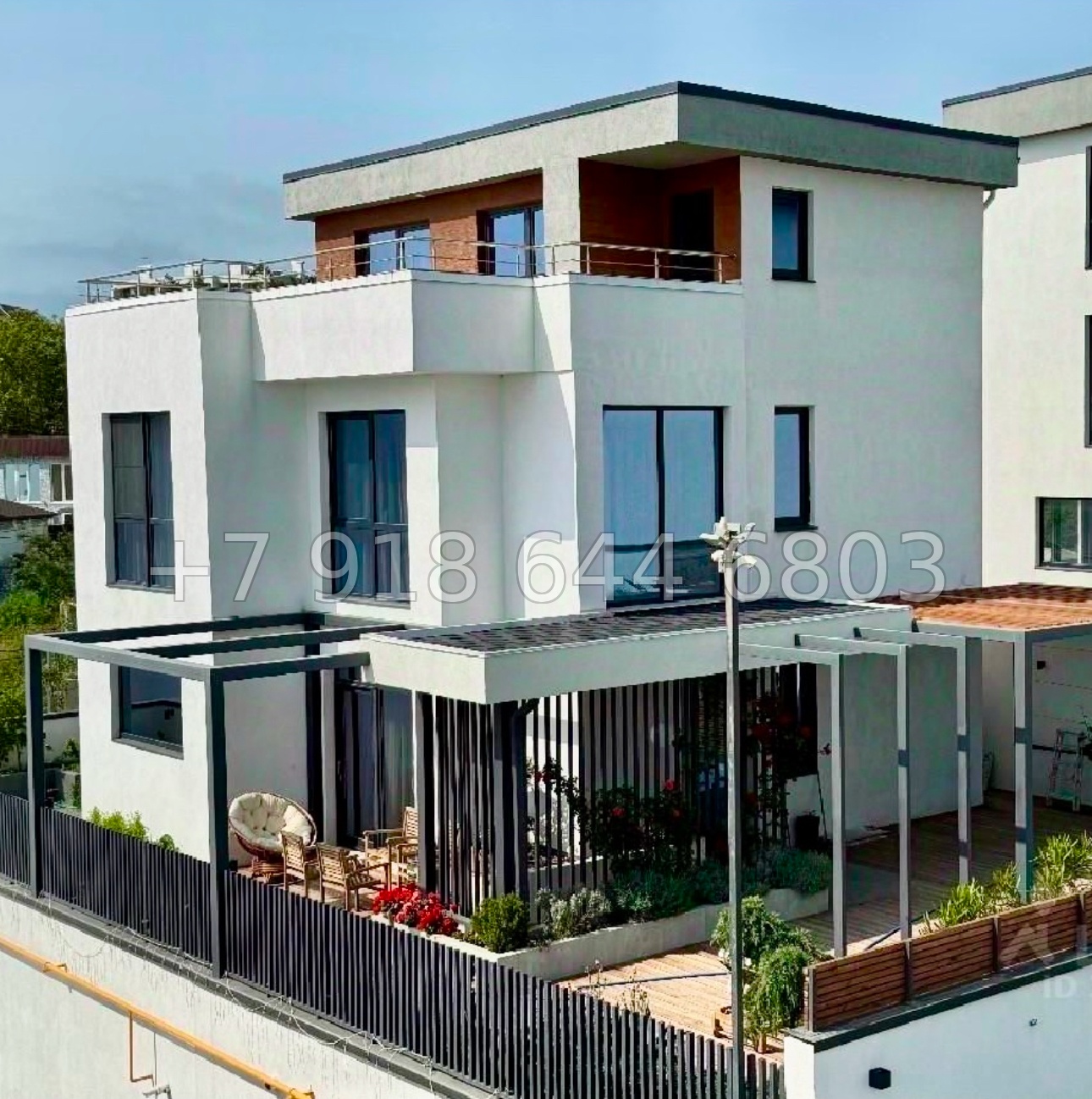 № 115 в. Дом с очень хорошим ремонтом в Адлере  - миниатюра 2