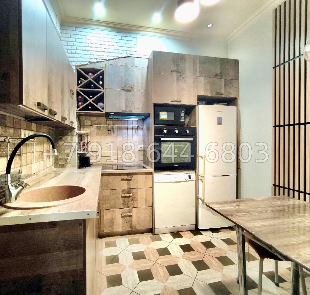 № 525 р. Трёхкомнатная квартира в городе Сочи  - миниатюра 1