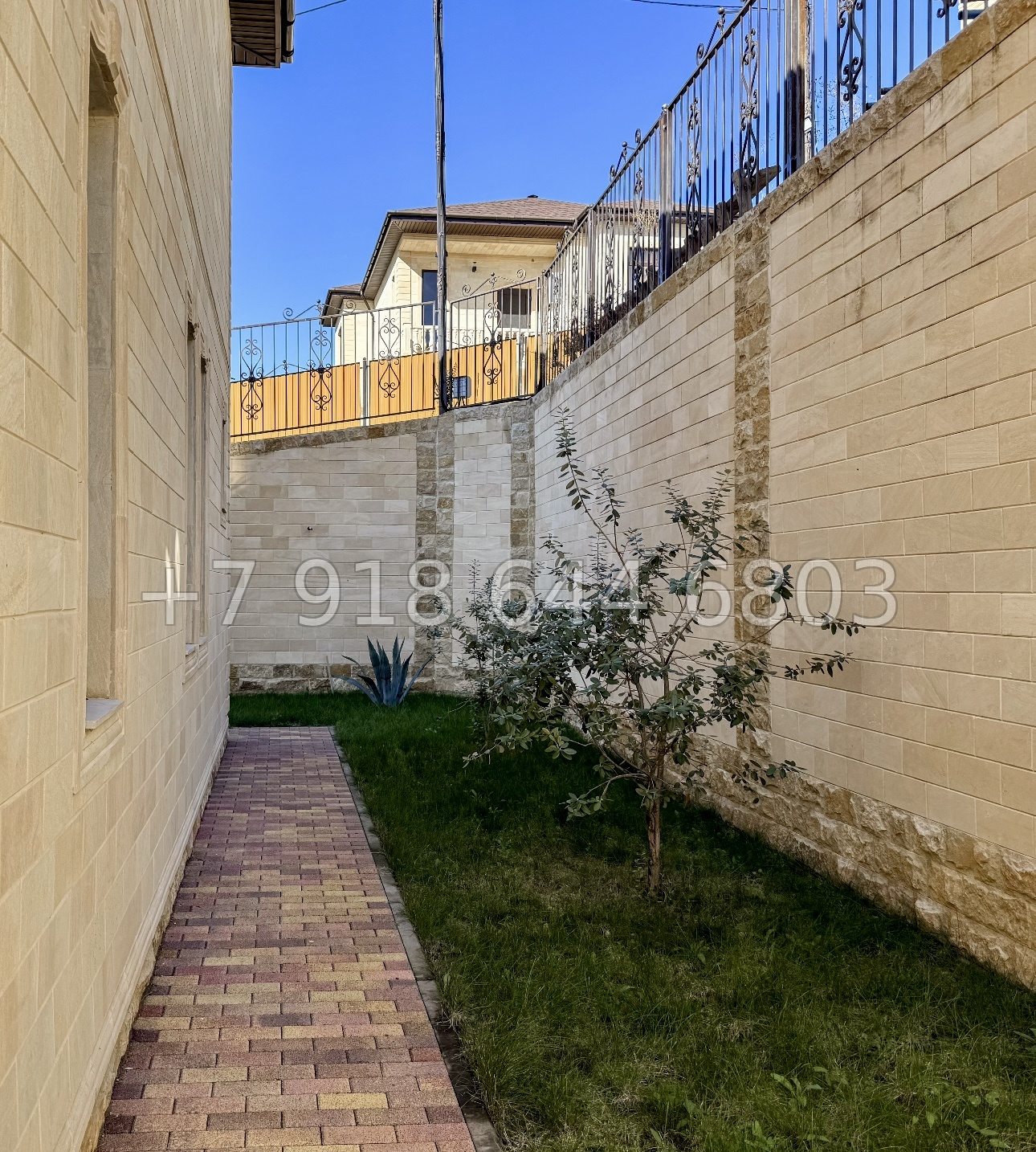 № 68 Б. Дома с бассейном из дагестанского камня в Адлере  - миниатюра 8