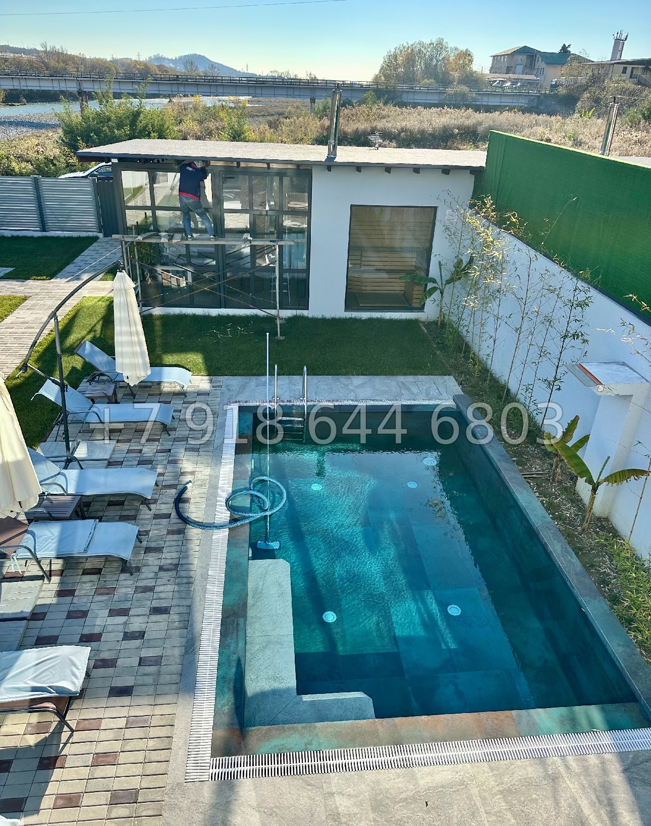 № 46 в. Дом рядом с Сириусом в Адлере. Два дома с двумя бассейнами и двумя банями - миниатюра 15