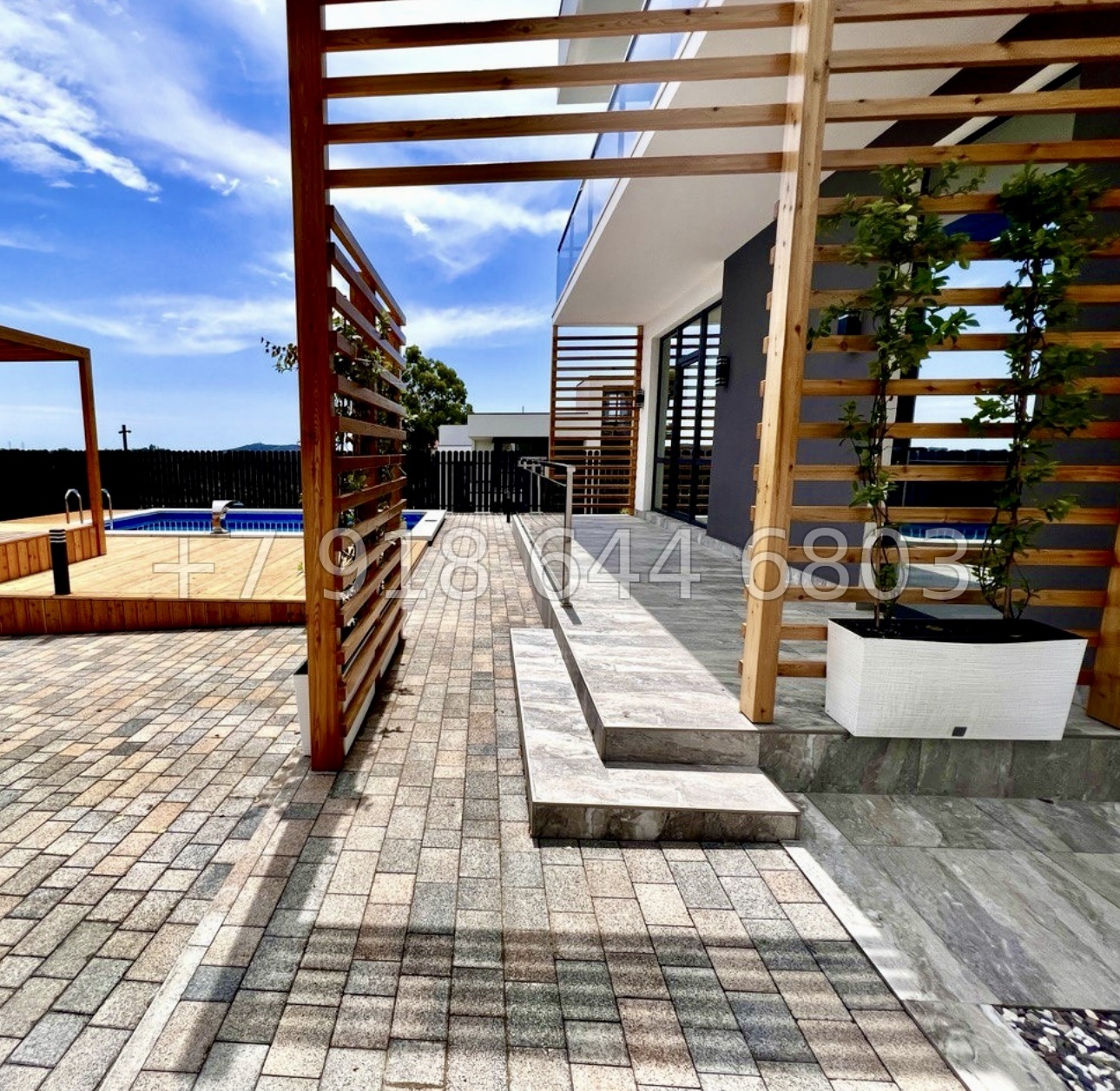 № 18 Б. Дом с бассейном в Адлере  - миниатюра 3