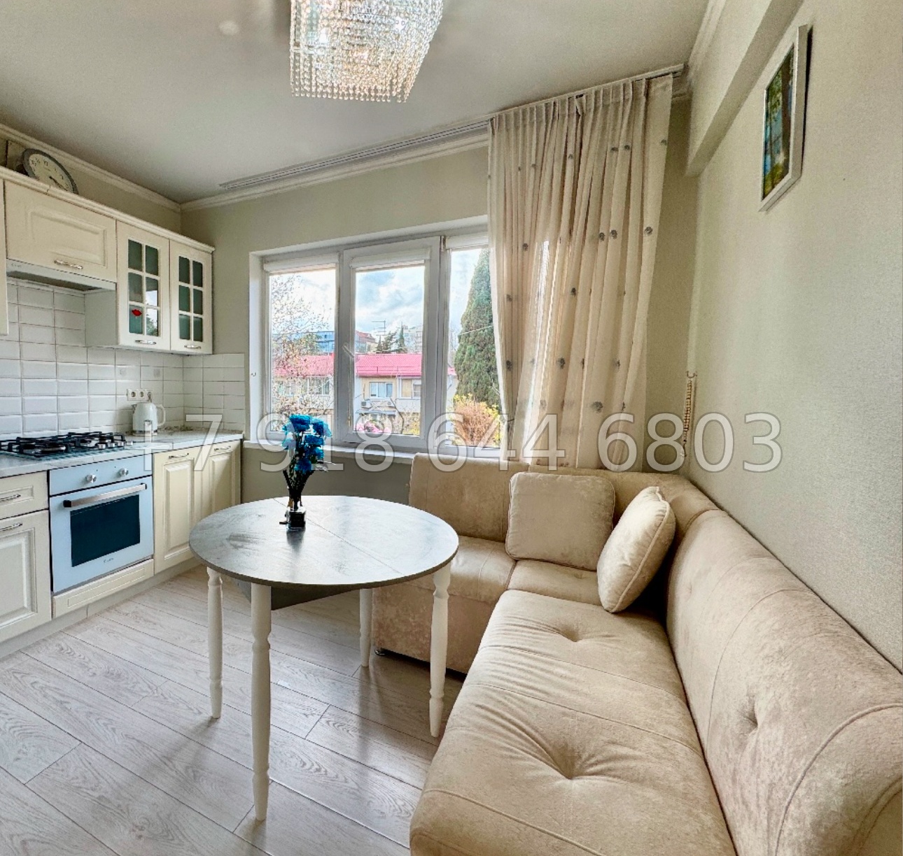 № 572 р. Двухкомнатная квартира в самом центре города Сочи  - миниатюра 1