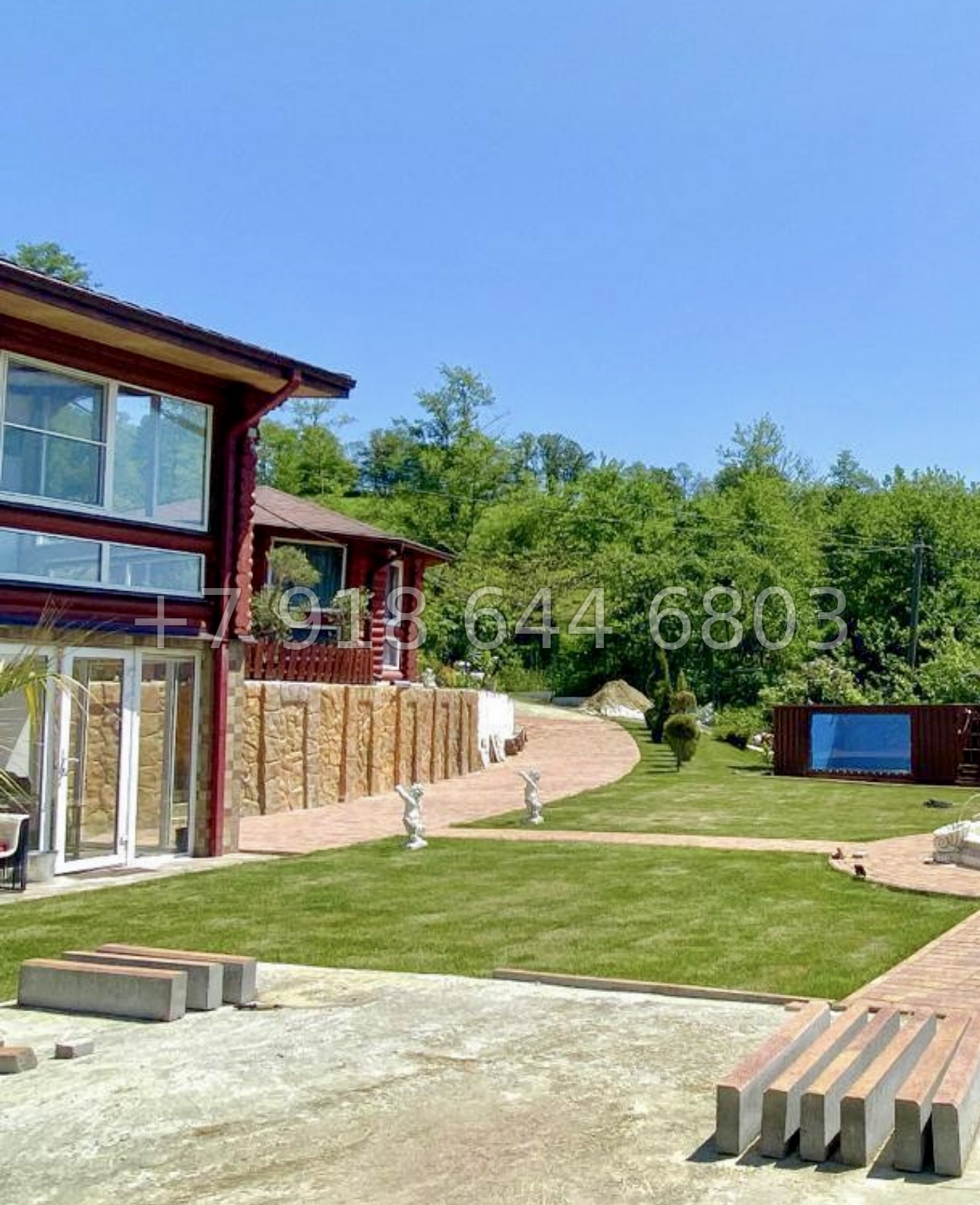 № 72 Б. Дом с озером с карпами в Адлере  - миниатюра 15